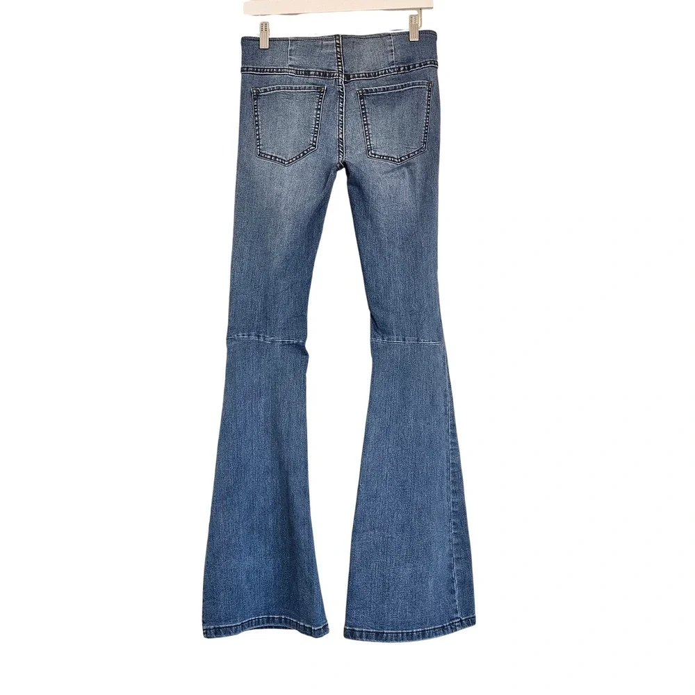 Free People Penny Pull On‎ Flare Jeans Medium Wash Blue High Rise Bell Bottom 27 - Picture 9 of 13